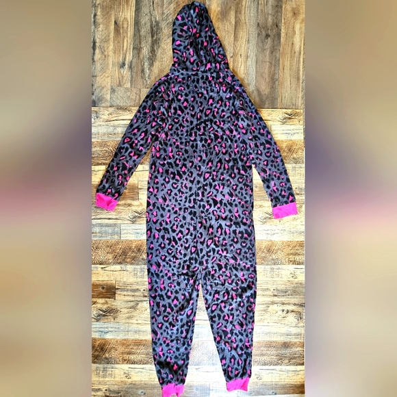 Tarea by Rue21 Soft Pajamas Zip up Onesie w/pockets Leopard Pink Gray Black - Picture 6 of 11